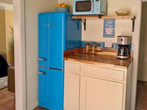 Mid-century marvelous 1 bed, pets welcome in San Ysidro