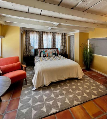 Mid-century marvelous 1 bed, pets welcome in San Ysidro