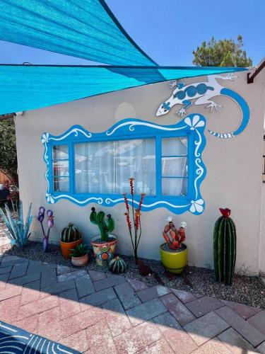 Mid-century marvelous 1 bed pets welcome - image 8