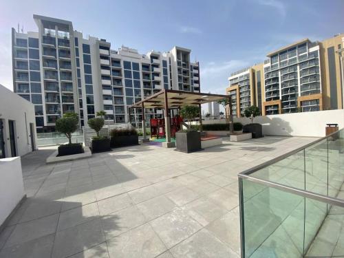Large 1 Bedroom Apartment in Azizi Riviera 15 - image 2