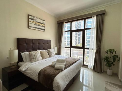 Modern Studio - Lincoln Park West - Dubai Arjan - image 4