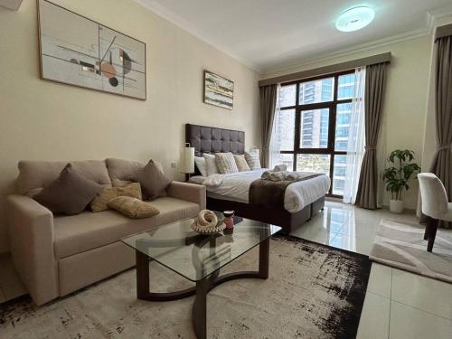 Modern Studio - Lincoln Park West - Dubai Arjan - image 6