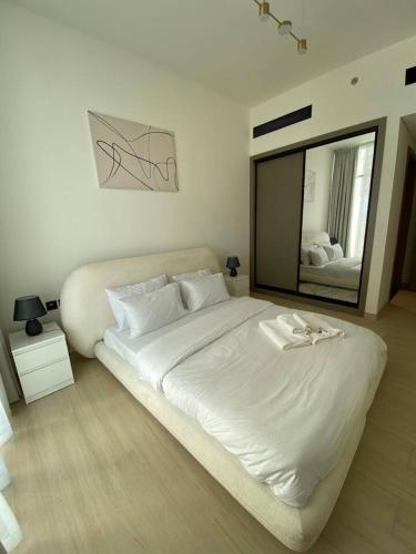 1-Bedroom in Binghatti Emerald 1 with free Pool and Gym - image 2