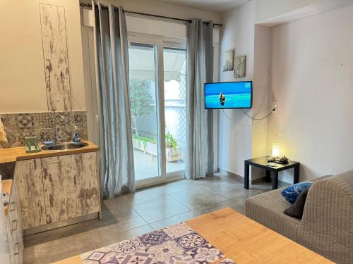 Seaside Escape, Atene