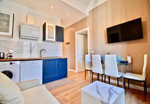 Appartement Art Nouveau au Riviera Palace - confort et standing en centre-ville - Location saisonnière - Menton