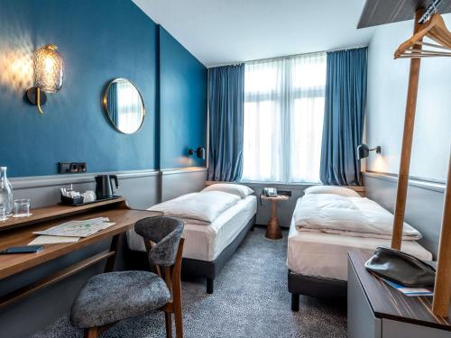 2 twin beds