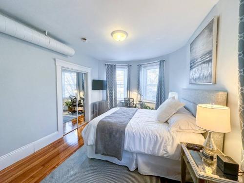Renovated 3 bed 2 bath - steps to public transportation - image 13