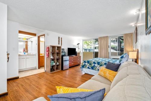 Marbella Lane -Coastal retreat near Diamond Head - image 2