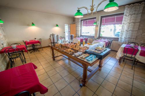 Exterior view, L'Etape Gasconne in Allemans-du-Dropt