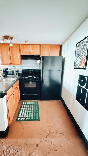 420 Friendly Downtown Loft KING suite FREE parking in Detroit, USA