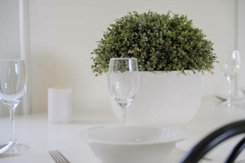 Bright 2BR North Ryde Near Metro & Macquarie - image 6