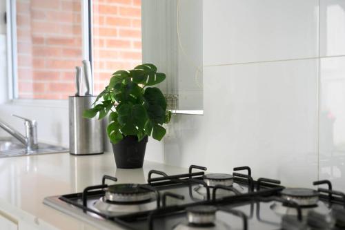 Bright 2BR North Ryde Near Metro & Macquarie - image 14