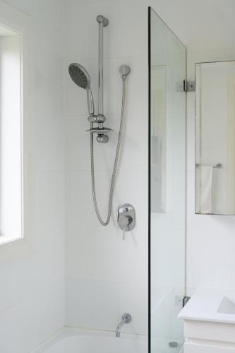 Bright 2BR North Ryde Near Metro & Macquarie - image 4