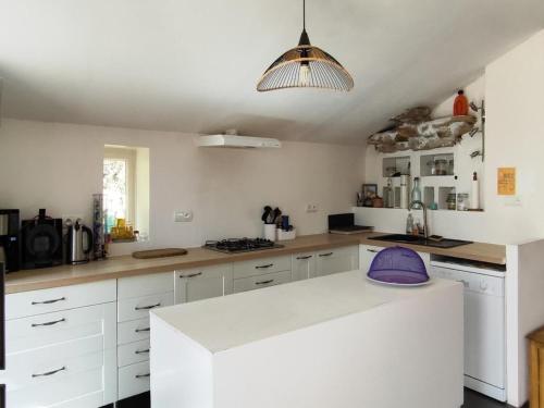 virtuve, Charming holiday home with swimming pool in Saint-Sebastien-d'Aigrefeuille