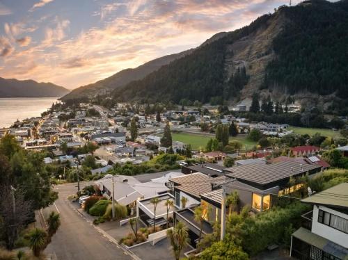 Central Sunset Charm - image 7