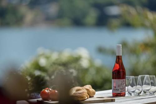 Lakefront Cottage - image 2