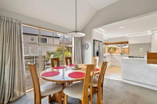 Lakeside Indulgence on Wilmot - image 6
