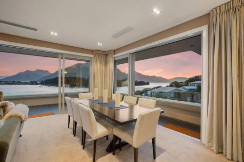 Lakes Edge Villa - main image