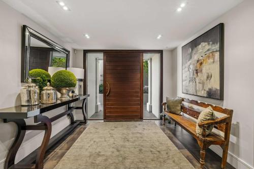 Lakes Edge Villa - image 3
