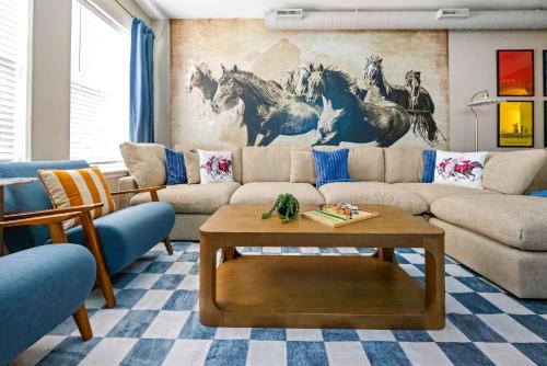 Stylish City Condo Near Top Restos & Nightlife – khách sạn tại Irish Hill