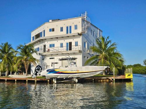 Harbour Place Suites – khách sạn tại Placencia