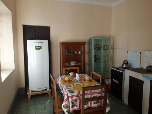 Departamento a 1 cuadra de la Plaza Principal - image 2