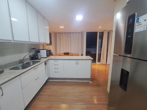 Kitchen, Cobertura Vista Pao deAcucar Jacuzzi Churrasqueira prox ao Rock in Rio in Urca