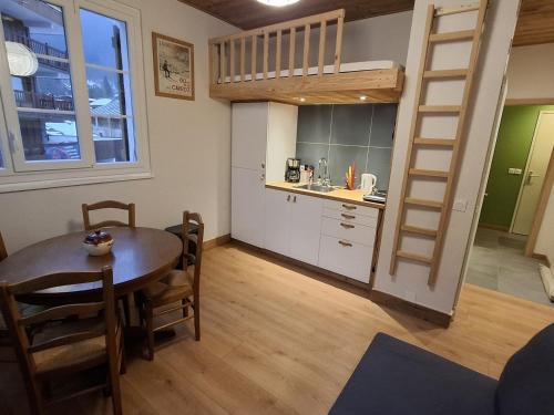 Appartement central avec grande terrasse Sud pour 4 personnes - FR-1-836-61