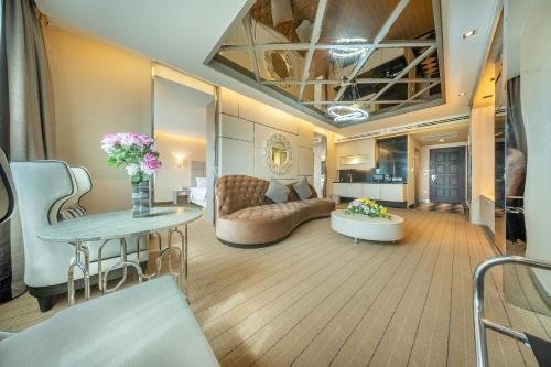 Royal Benja Hotel - Big Rooms, Family-friendly photo 4