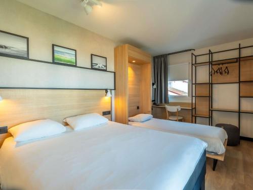 1 double bed, 1 twin bed