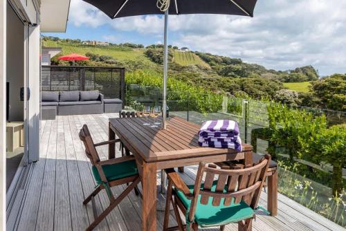 Te Whau Bach Two by Stay Waiheke in Omiha
