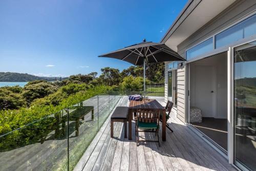 Te Whau Bach Two by Stay Waiheke in Omiha
