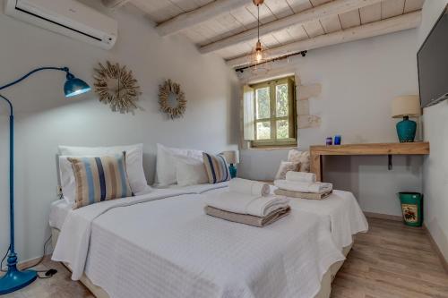 Traditional Stonebuilt Villa Leonanto, only 5 Km from a Sandy Beach