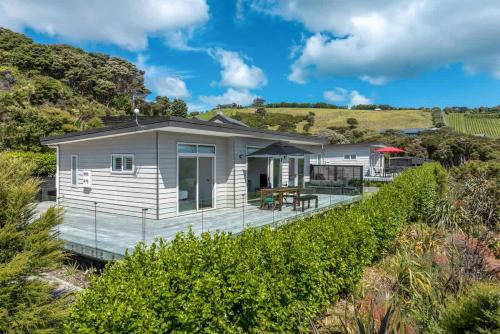Te Whau Bach Two by Stay Waiheke in Omiha