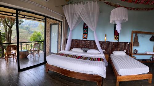 1 double bed, 1 twin bed