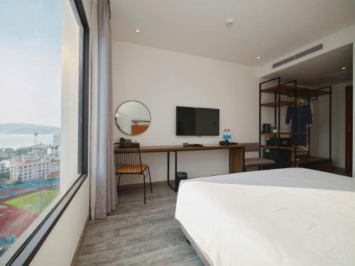 room detail thumbnail 1