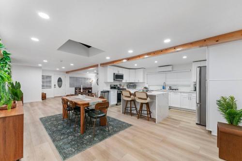 Kitchen, Luxury Retreat, Foosball, Pool table, NEW Upgrades in Otay