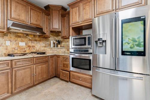 Kitchen, Spacious 4BR w/ Pool, Spa, Mini Golf & Game Lounge in Otay