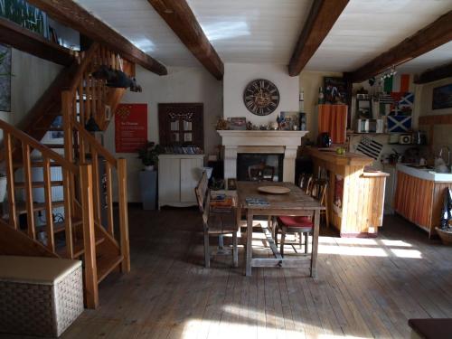 Pub/Lounge, Au Bout De La Route in Prads-Haute-Bleone