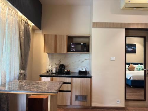 Konyha, Valencia Club and Resort - Luxury Nature Resort, Foot hills of Mount Abu in Abu-hegy