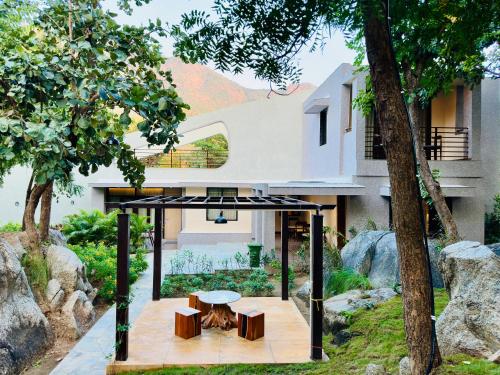 Létesítmények, Valencia Club and Resort - Luxury Nature Resort, Foot hills of Mount Abu in Abu-hegy