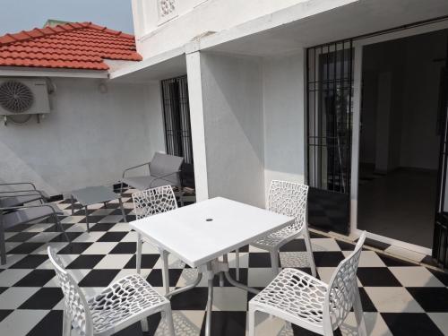 Erkély/terasz, La Vista Ocean - Calm Coastal Villa on ECR - 4 BR Private Stay in Mugaiyur