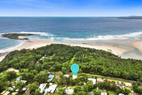 Kangaroo Cottage, Cunjurong Point Coastal Getaway in Lake Conjola