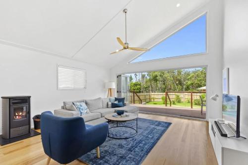 Blue Sky Beach House in Lake Conjola