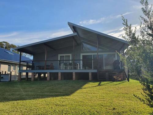 Blue Sky Beach House in Lake Conjola