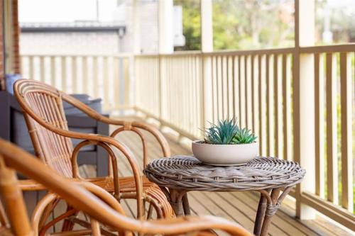 Manyana Beach Getaway - 200m to the beach, child friendly holiday home. in Lake Conjola