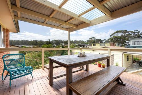 Manyana Beach Getaway - 200m to the beach, child friendly holiday home. in Lake Conjola