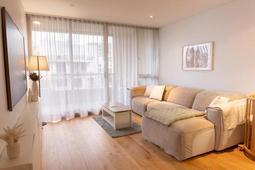 1BD Free Parking Netflix Work desk Baby cot Pool in Waterloo