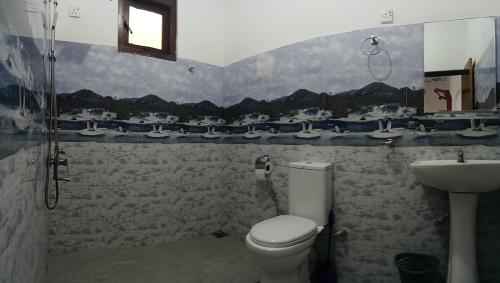 Comfort Castle Inn - image 3