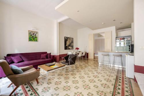 Historic Centre 2BR with Patio in Valletta by MR Homes